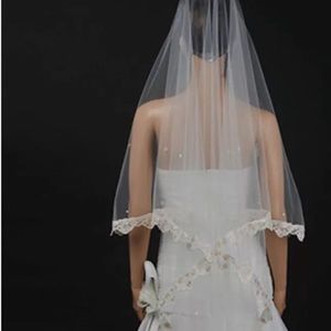 New beautiful fingertip length veil w/ embroidery